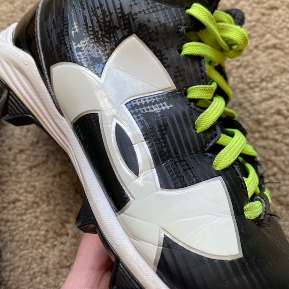 Under Armour cleats size 2Y - Picture 6 of 8